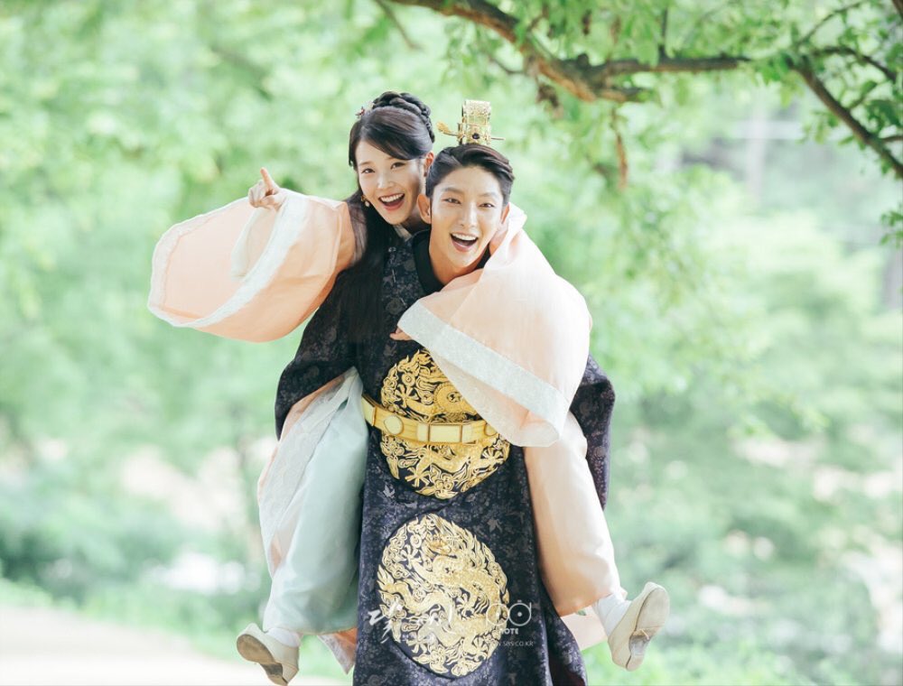 WATCH: Lee Joon Gi Mentioned IU And Some Tagalog Phrases During His Instagram Live Tonight
