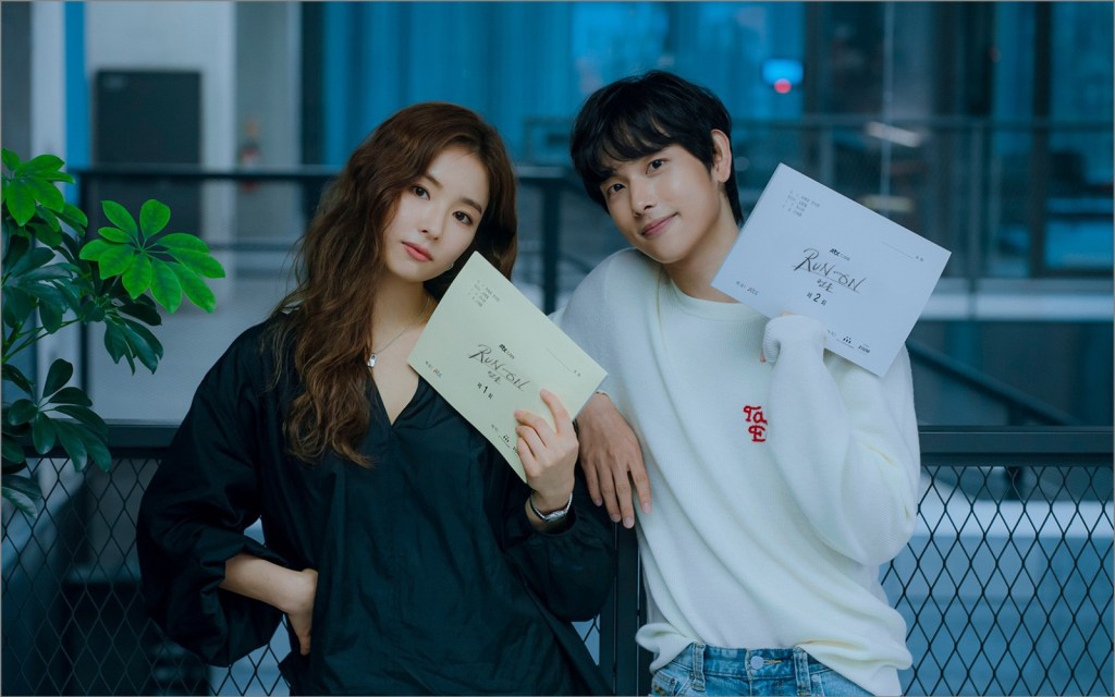 LOOK: “Run On” Script Reading With Main Cast Members Shin Se Kyung, Im Siwan, SNSD’s Sooyoung, and Kang Tae Oh