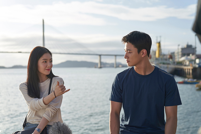 Red Velvet’s Irene and Shin Seung Ho’s Film, “Double Patty,” Completed&nbsp;Filming