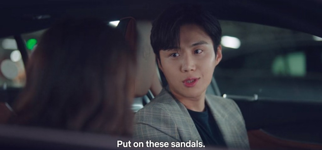 Here’s The Exact Pair Of Sandals Han Ji Pyeong (Kim Seon Ho) Gave To Seo Dal Mi (Bae Suzy) In “Start-up” Episode 8