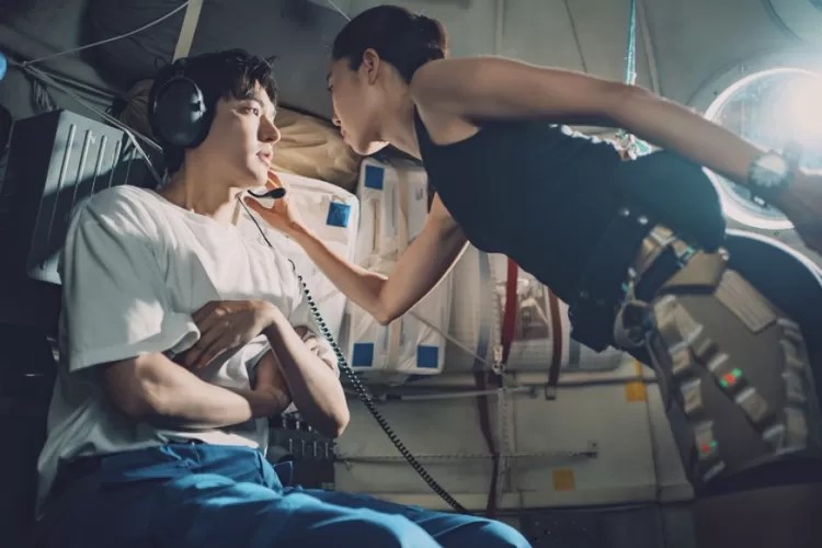 Lee Min Ho And Gong Hyo Jin’s Drama “Ask The Stars” Completed&nbsp;Filming