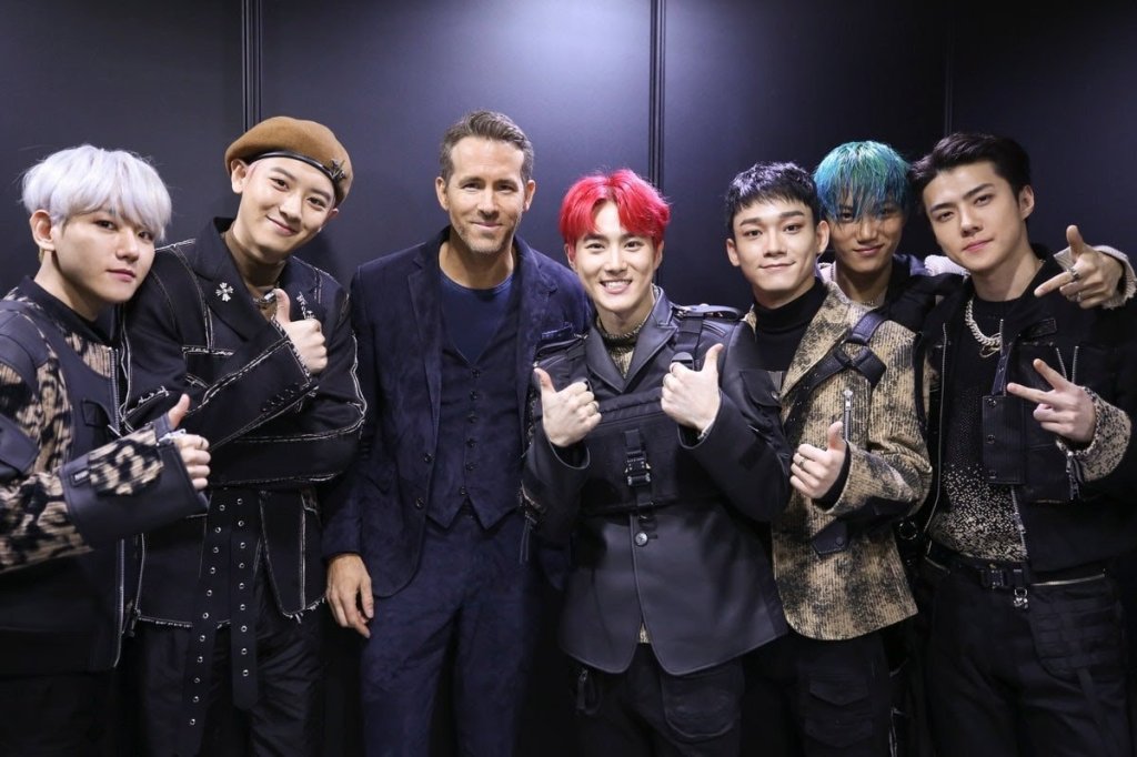 EXO’s 10th Member, Ryan Reynolds, Shows Support For The Group’s “Don’t Fight The Feeling”&nbsp;Comeback