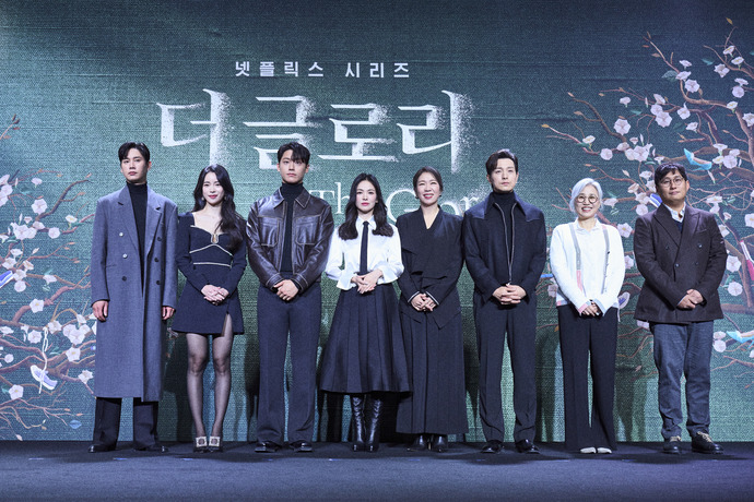 Song Hye Kyo Earned Praises From The Director And Writer Of Netflix’s “The Glory”: “Hye Kyo would probably be the only actress who can portray [the character]”