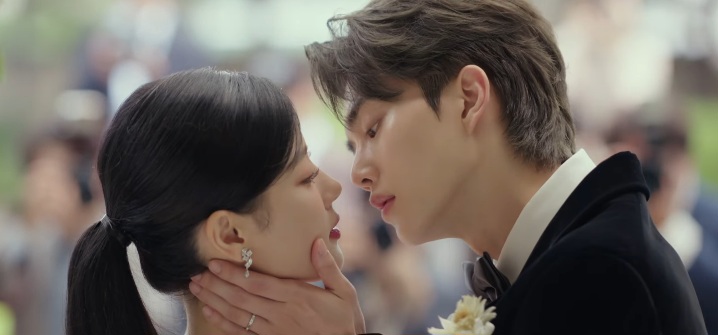 WATCH: Song Kang And Kim Yoo Jung Portray A Bride And Groom In Latest “My Demon”&nbsp;Teaser