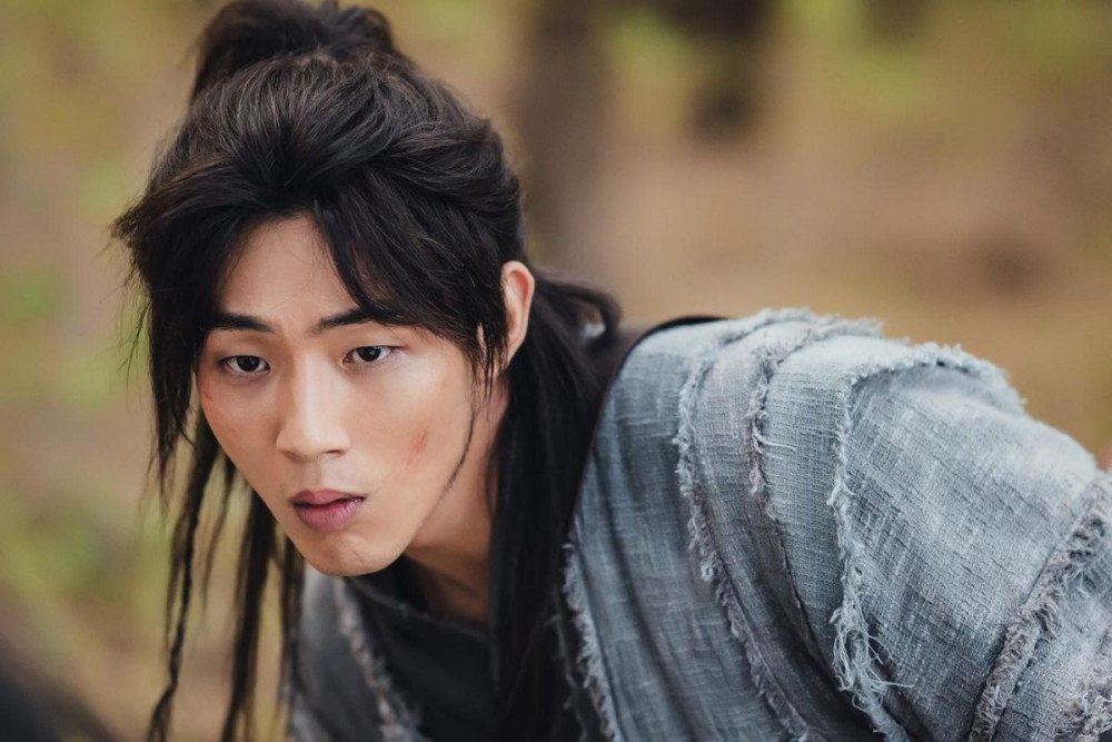 Jisoo Will Enlist For His Mandatory Military Service This October; “Mr. Queen” Actor Na In Woo In Talks To Replace Him In “River Where The Moon Rises”