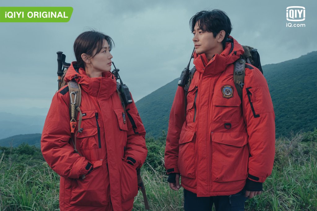 iQiyi Original K-series Jirisan Unveils First Look of Park Rangers Sung Dong-il, Oh Jung-se and Cho Han-cheul
