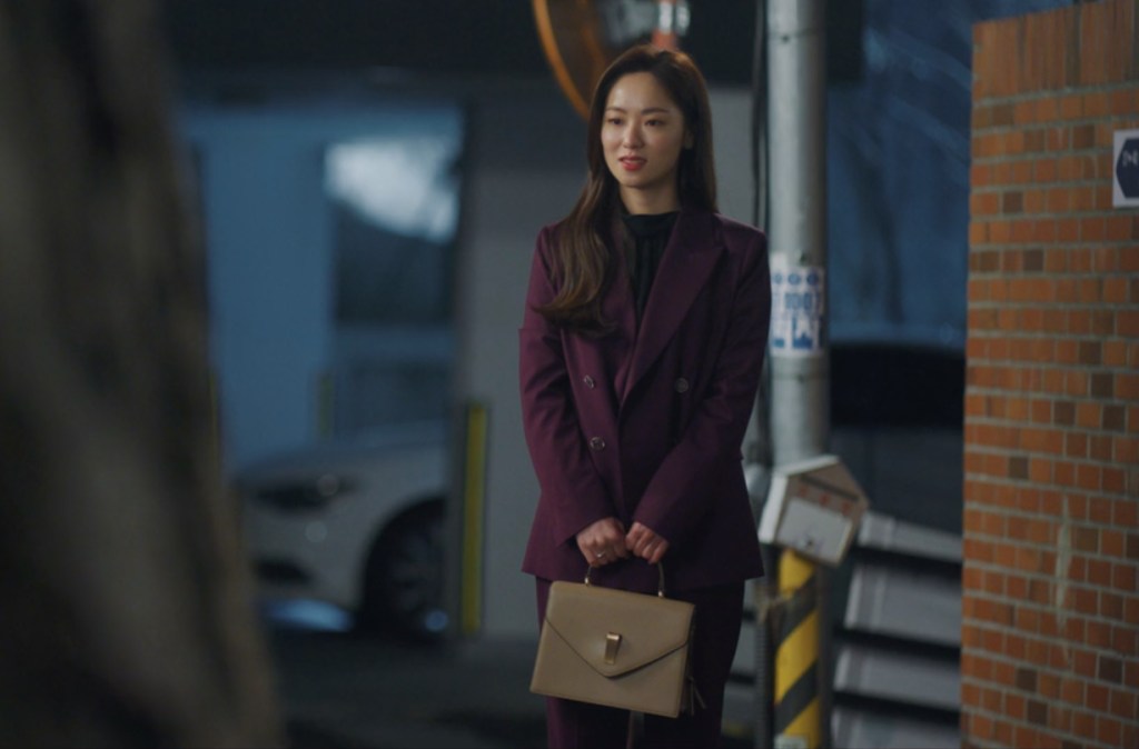Korean Drama Fashion: Jeon Yeo Bin’s (As Hong Cha Young) Tote Bag In “Vincenzo” Is Worth 25,000&nbsp;PHP