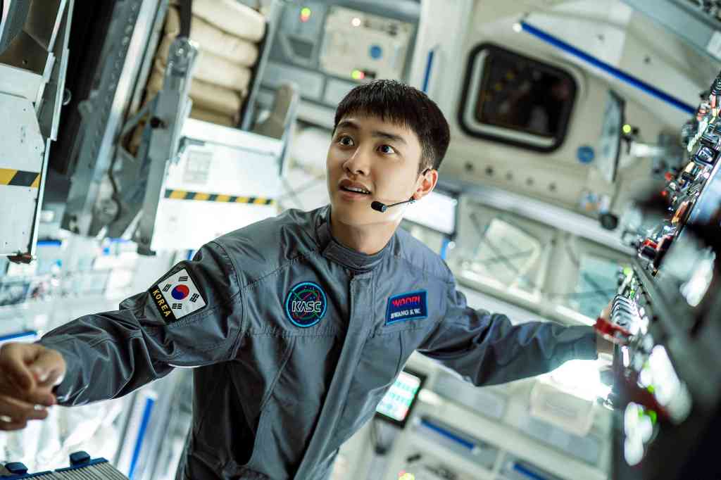 Watch Exo’s Doh Kyung-soo Play An Astronaut Stranded In Space In The&nbsp;Moon