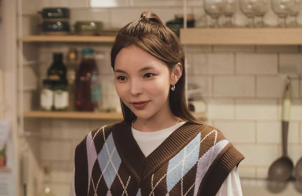 WATCH: Choi Woo Shik And Kim Sung Cheol Complements Park Jin Joo’s Beauty On The Set Of “Our Beloved Summer” + BTS Clips