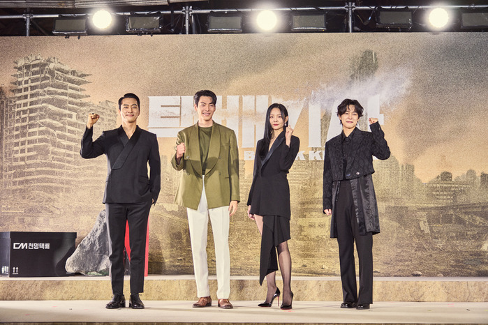 From Sand-Covered Seoul to Charismatic Heroes: Black Knight’s Star-Studded Press Conference Reveals&nbsp;All