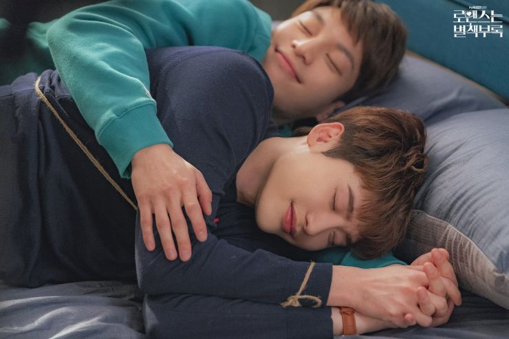 Lee Jong Suk Sends Food Truck To “Squid Game” Actor Wi Ha Joon At The Set Of “Bad And&nbsp;Crazy”