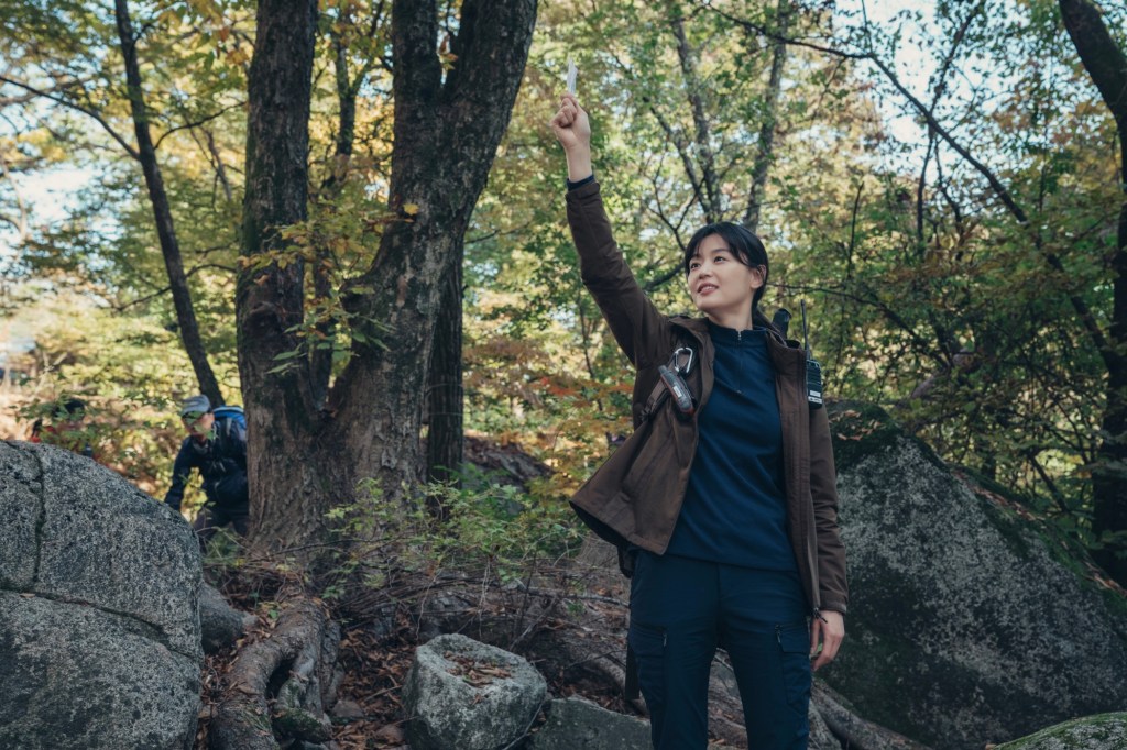 iQiyi Original K-series Jirisan Debuts New Trailer Of Gianna Jun Racing Against Time To Save Lives And Ju Ji-hoon Reveals Special Ability To ‘See Those In Need’