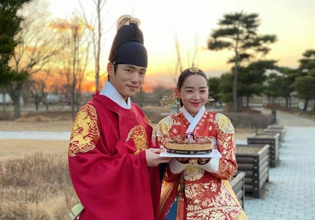 “Mr. Queen” Cast Members Completed Filming The Drama’s Final&nbsp;Episode