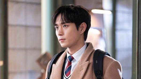 UPDATED: Kim Young Dae Drops Out Of “School 2021,” And In Talks To Star In The Upcoming Drama “Shooting Star”