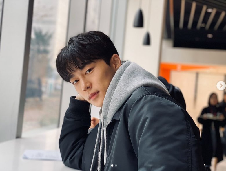 ACTOR TRIVIA: 7 Things About “My Roommate Is A Gumiho” Actor Bae In Hyuk